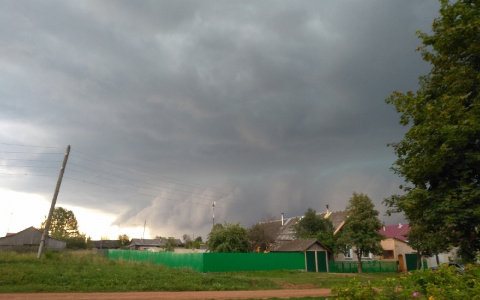 Над Кировской областью заметили суперъячейку с возможным торнадо