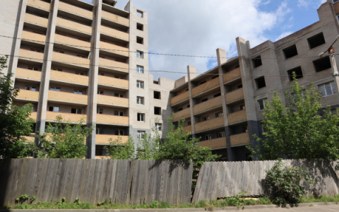 Кировские подростки устроили опасные игры в недостроенном доме