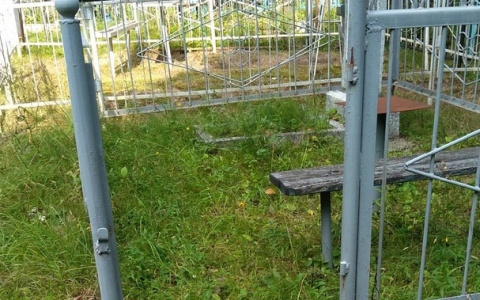 Соцсети: с Филейского кладбища пропадают двери оград