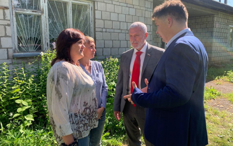 Многодетные семьи в Слободском живут в бывшем цехе лесопильного предприятия