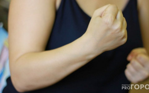 В Кировской области осужденная набросилась с кулаками на сотрудника СИЗО