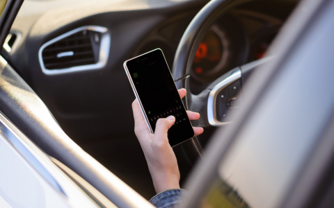 Tele2 поможет водителю, если закончился бензин или спустило колесо