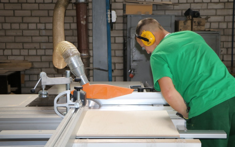 На Вятском фанерном комбинате пройдут стажировки  120 сотрудников Галичского фанерного комбината