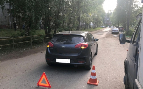 За день в Кирове двое детей попали под колеса машин