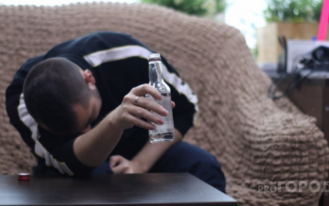 В России предлагают поднять возраст для продажи крепкого алкоголя