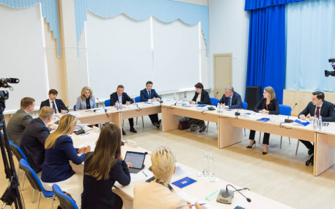 Игорь Васильев предложил уже на этапе капремонта создавать условия для открытия школ полного дня