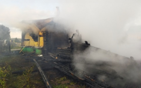 В Кировской области при пожаре в жилом доме погибли два человека