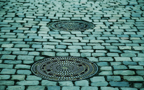 В кировский музей отправили люк с улицы Казанской