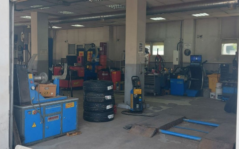 В Кирове снесут самовольно построенный шинный центр