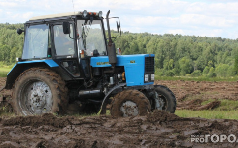В Кировской области тракторист серьезно травмировал коллегу