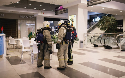 Спасатели ликвидировали «пожар» в торговом центре Кирова