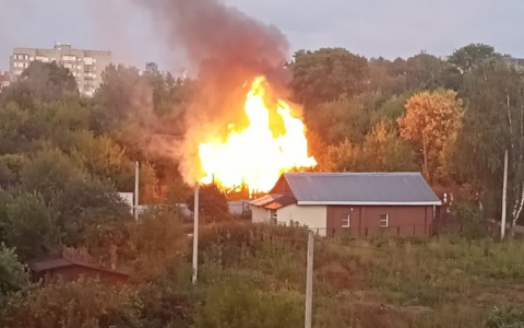 На Зональном сгорел деревянный дом