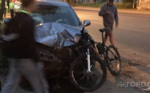В Кирове у «Детского мира» водитель иномарки сбил велосипедиста