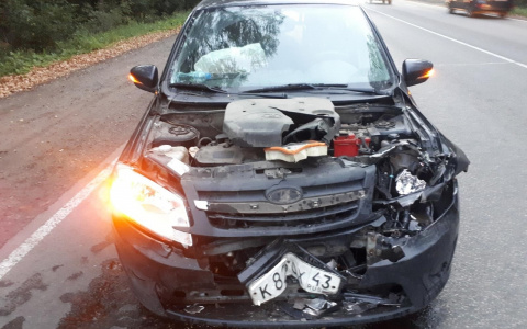 После столкновения легковушек на Слободском тракте пострадали четыре человека