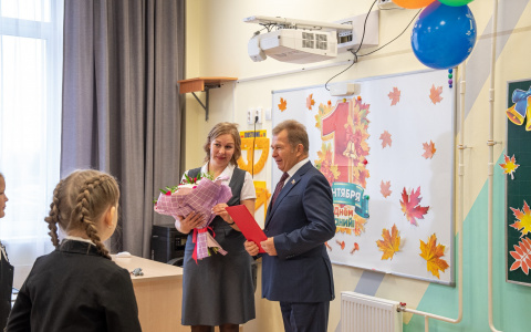 Председатель кировского Заксобрания поздравил учащихся с началом учебного года