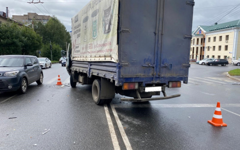 В ДТП с грузовиком в центре Кирова пострадала 6-летняя девочка