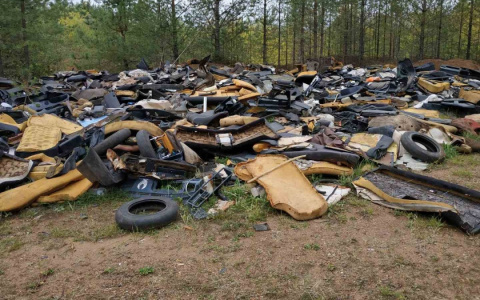 400 квадратных метров мусора: как администрация Кирова будет бороться с незаконной автосвалкой