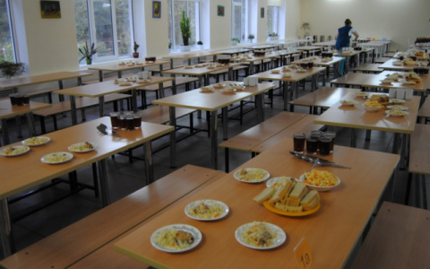 Роспотребнадзор запретил макароны и блины в школьных столовых