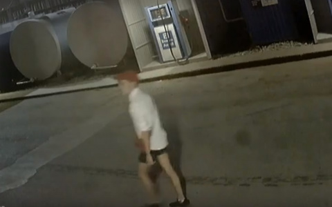 В Кирове полиция ищет поджигателя чужой машины