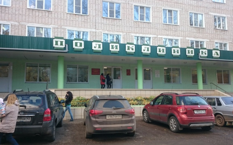 В Нововятске неизвестные расклеили объявления о закрытии местной поликлиники