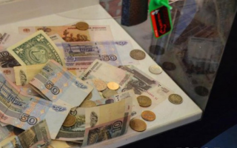 В Кирове женщина украла из магазина ящик с пожертвованиями
