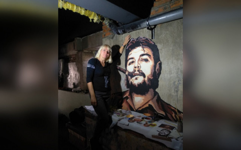 «Че Гевара в бильярде — легко»: кировчанка расписывает стены и потолки в домах