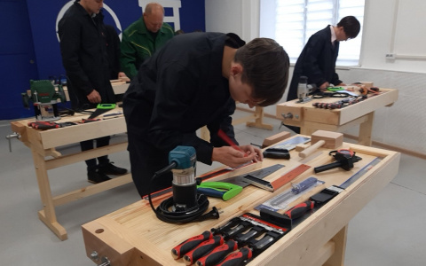 Sеgezha Group открыла столярную мастерскую в Кировском лесопромышленном техникуме