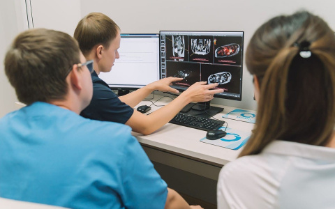 Кировские врачи прооперировали женщину с редким видом опухоли