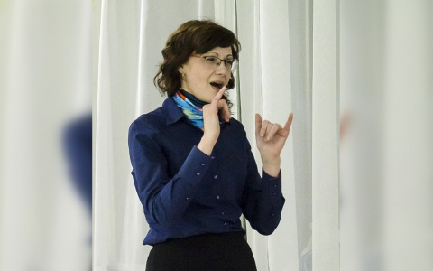 «Официальные документы для глухих — это как для нас Шекспир в оригинале»: сурдопереводчица из Кирова о работе