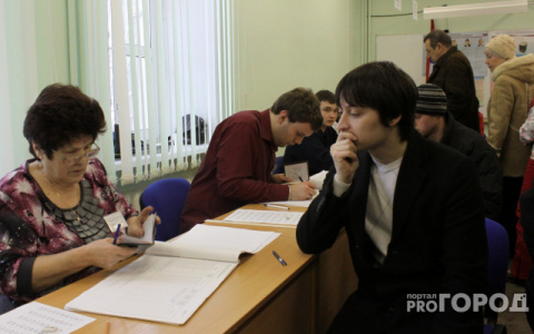 В Кирове люди на избирательных участках собирались в очереди