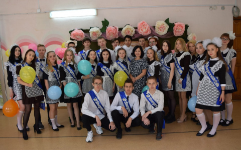 «Досиделись за одной партой до свадьбы»: кировский учитель о том, как стала «свахой» для  учеников