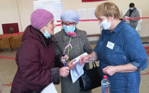 Жительница Лебяжья пришла на избирательный участок в день своего 95-летия