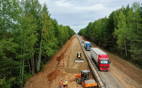 Кировские дальнобойщики помогли отремонтировать 130 мостов и несколько тысяч километров дорог