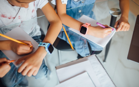 Клиенты Tele2 получат скидку на гаджеты для детей и людей старшего поколения