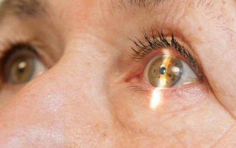Проверьте: нет ли у вас признаков катаракты