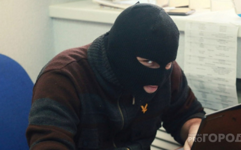 Продавец кировского магазина перевела мошенникам деньги за товар по поручению «директора»