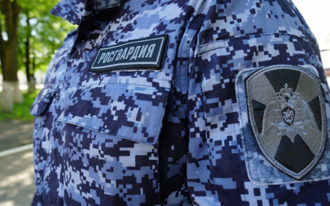 В Кирове мужчина пытался употребить алкоголь прямо в магазине