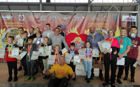 Шестилетняя кировчанка установила рекорд в жиме штанги лежа