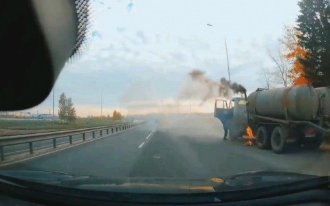 «Топливный бак мог взорваться, но я об этом не думал»: кировчанин помог потушить грузовик