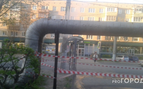 В Кирове на улице Розы Люксембург произошел прорыв на магистральном трубопроводе