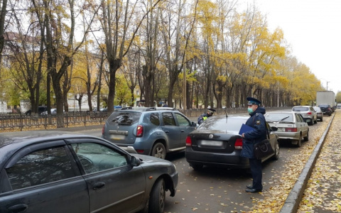 В Кирове у четырех водителей на дороге забрали иномарки за долги