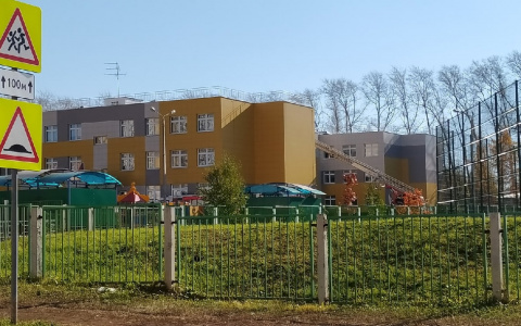 В Кирове из детсада эвакуировали детей: на месте четыре пожарных расчета