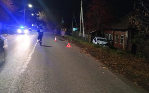 В Кирове мужчина на иномарке въехал в дом