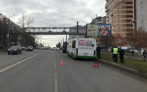 В Кирове из-за экстренного торможения автобуса пострадала женщина