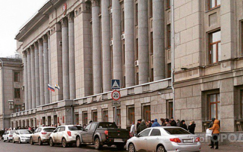 Для удобства депутатов ОЗС в Кирове запретят парковку у здания правительства