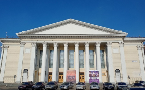 В Кирове в драмтеатр будут пускать только с 18 лет и с QR-кодом