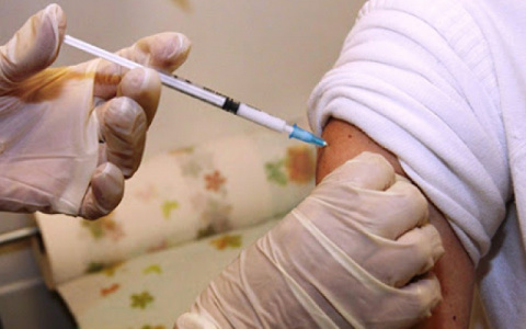 Россияне получат два нерабочих дня для вакцинации от COVID-19