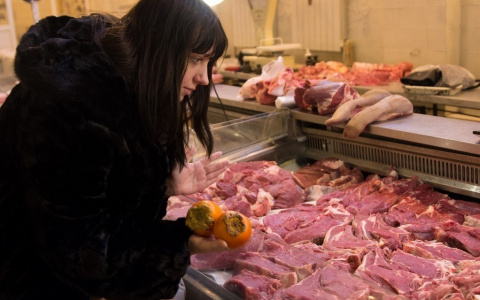 Советское предприятие торговало мясом с кишечной палочкой