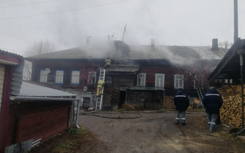 В Кировской области эвакуировали 10 человек из-за пожара в многоквартирном доме