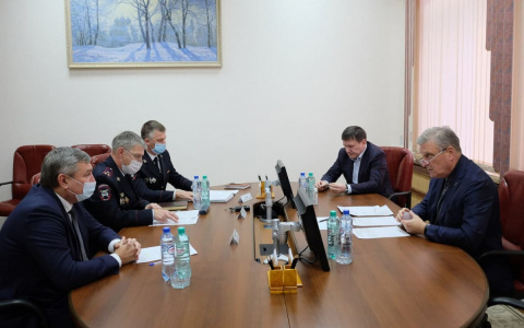 Светофоры нужно донастроить: губернатор провел совещание из-за пробок в Кирове